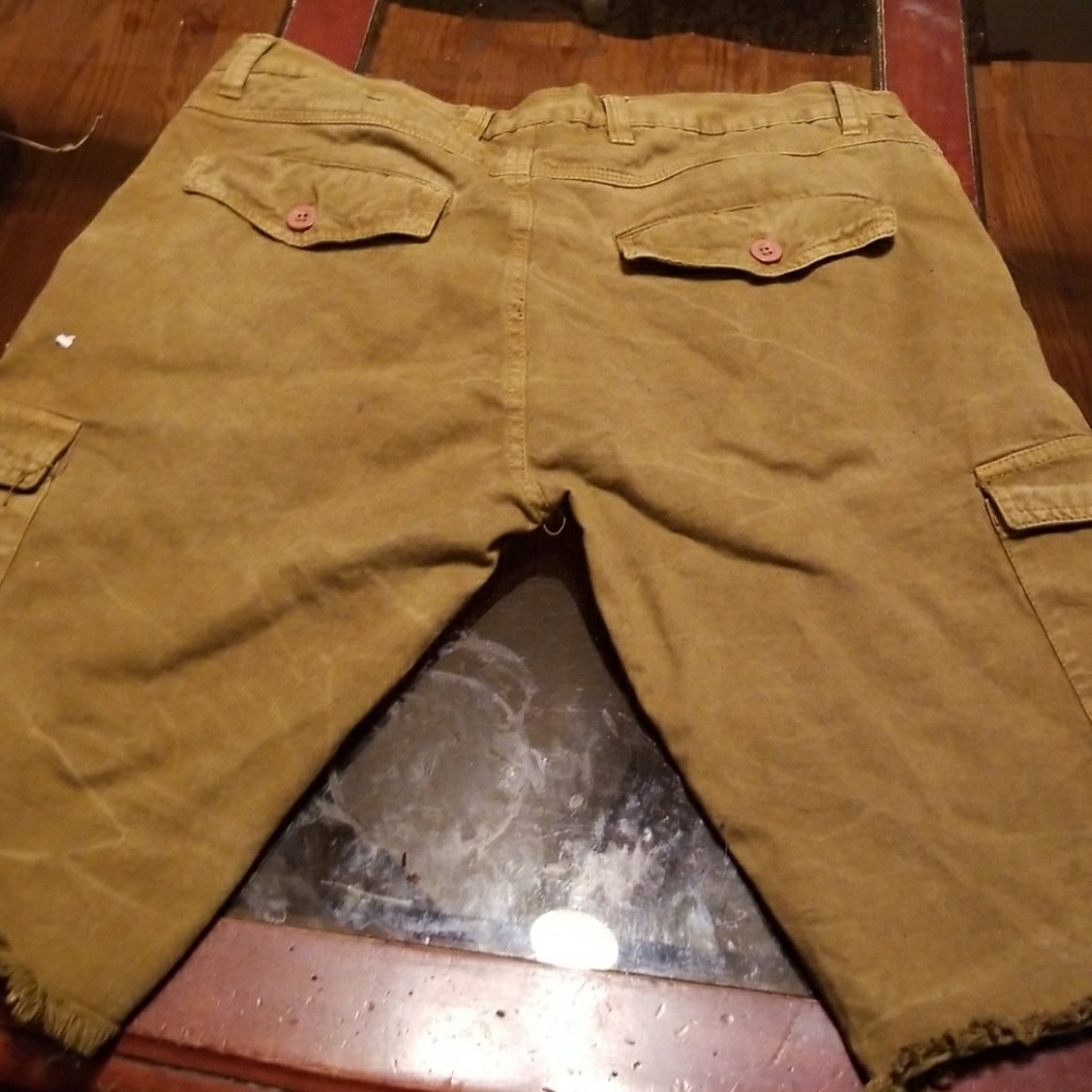 Evolution Cargo Shorts - Picture 3 of 3